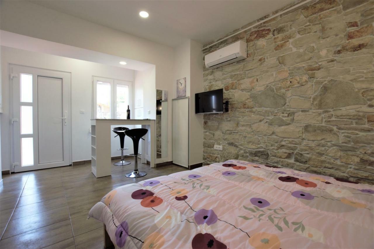 Studio Apartman Danijela Pula Exterior foto
