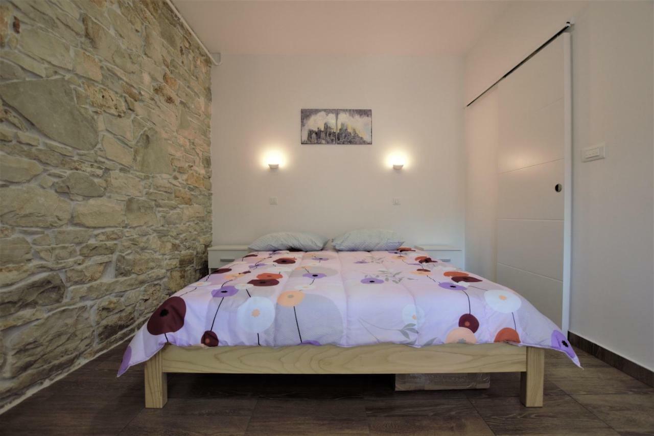 Studio Apartman Danijela Pula Exterior foto