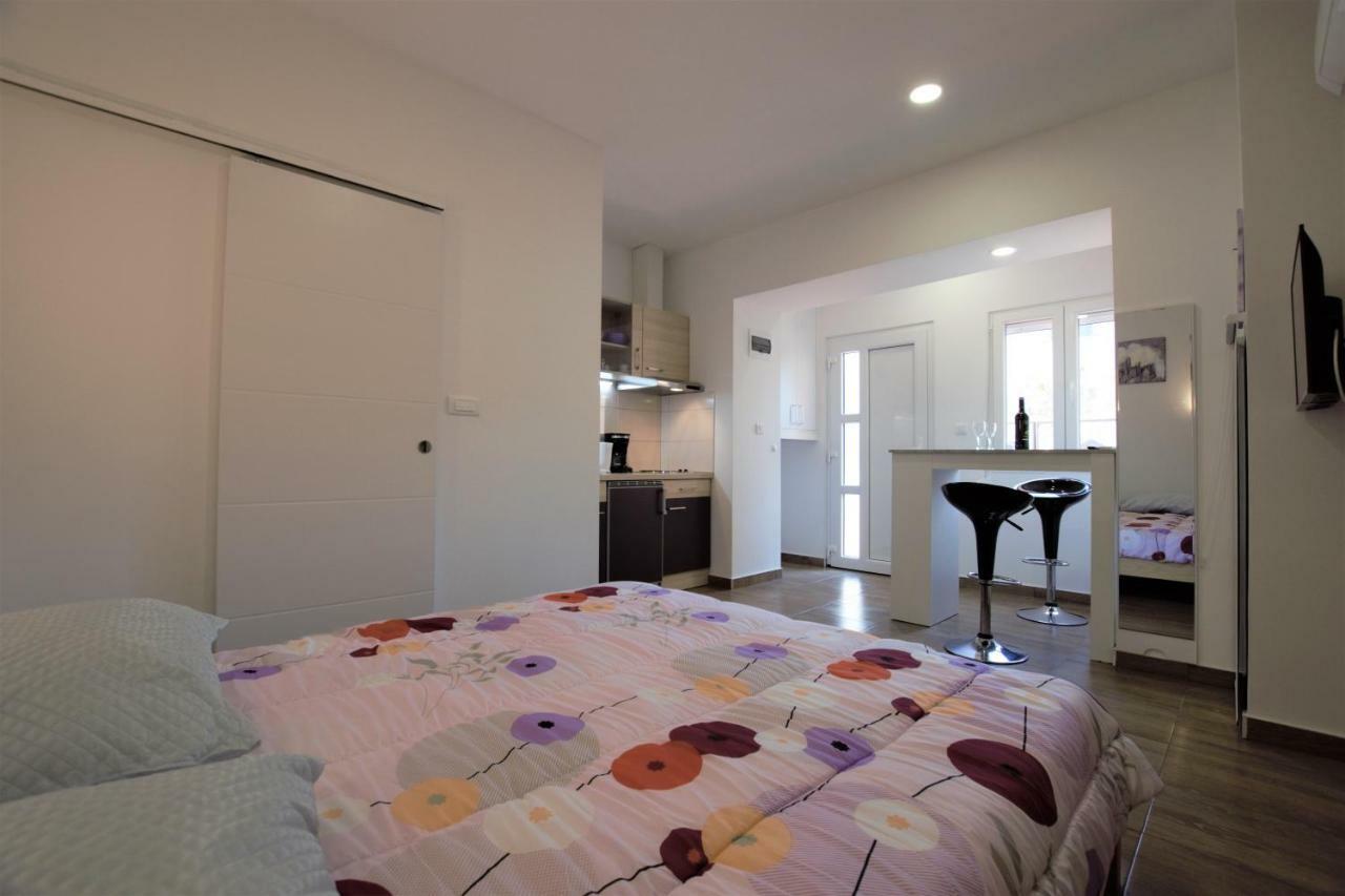 Studio Apartman Danijela Pula Exterior foto
