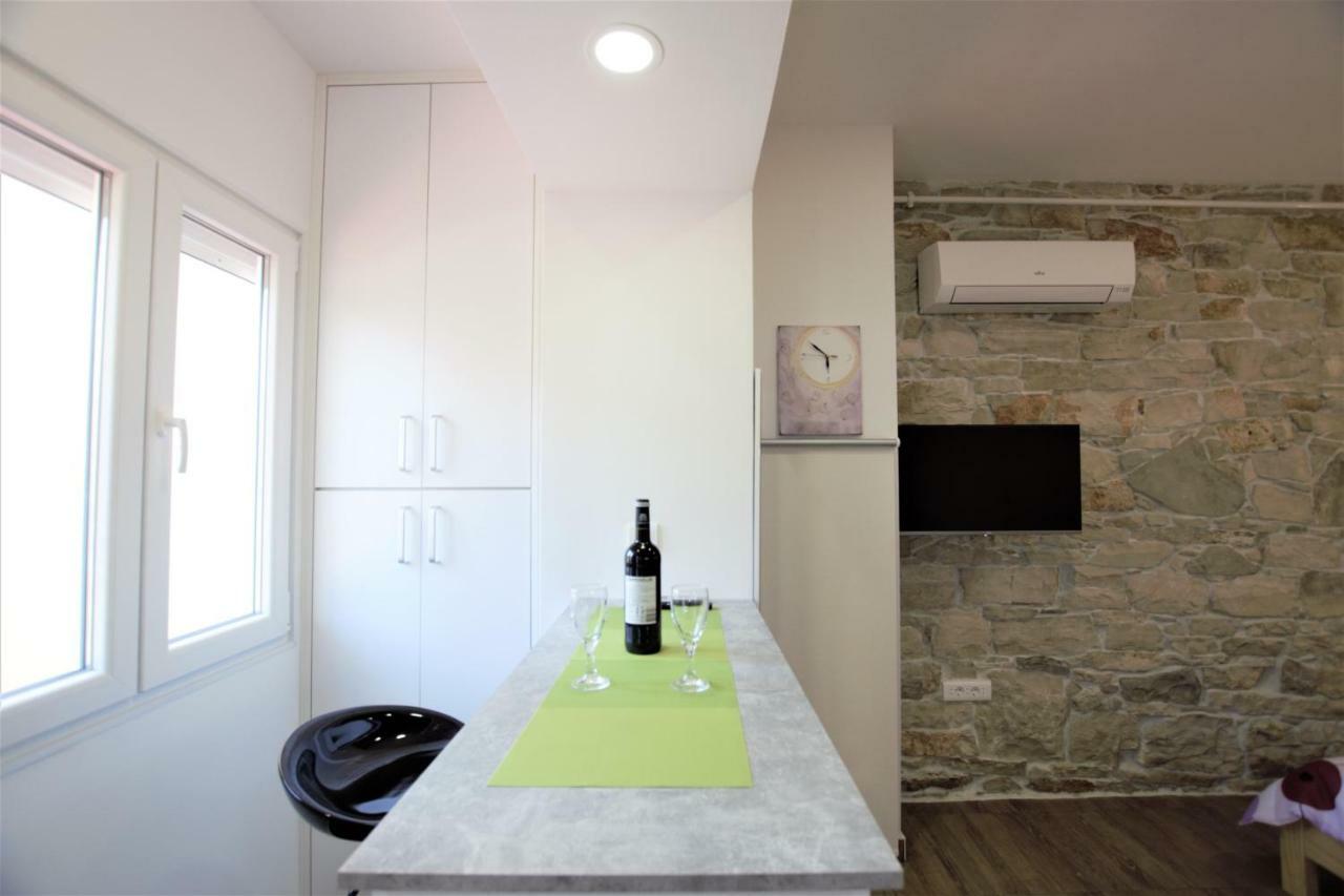 Studio Apartman Danijela Pula Exterior foto