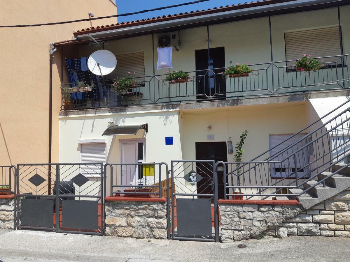 Studio Apartman Danijela Pula Exterior foto
